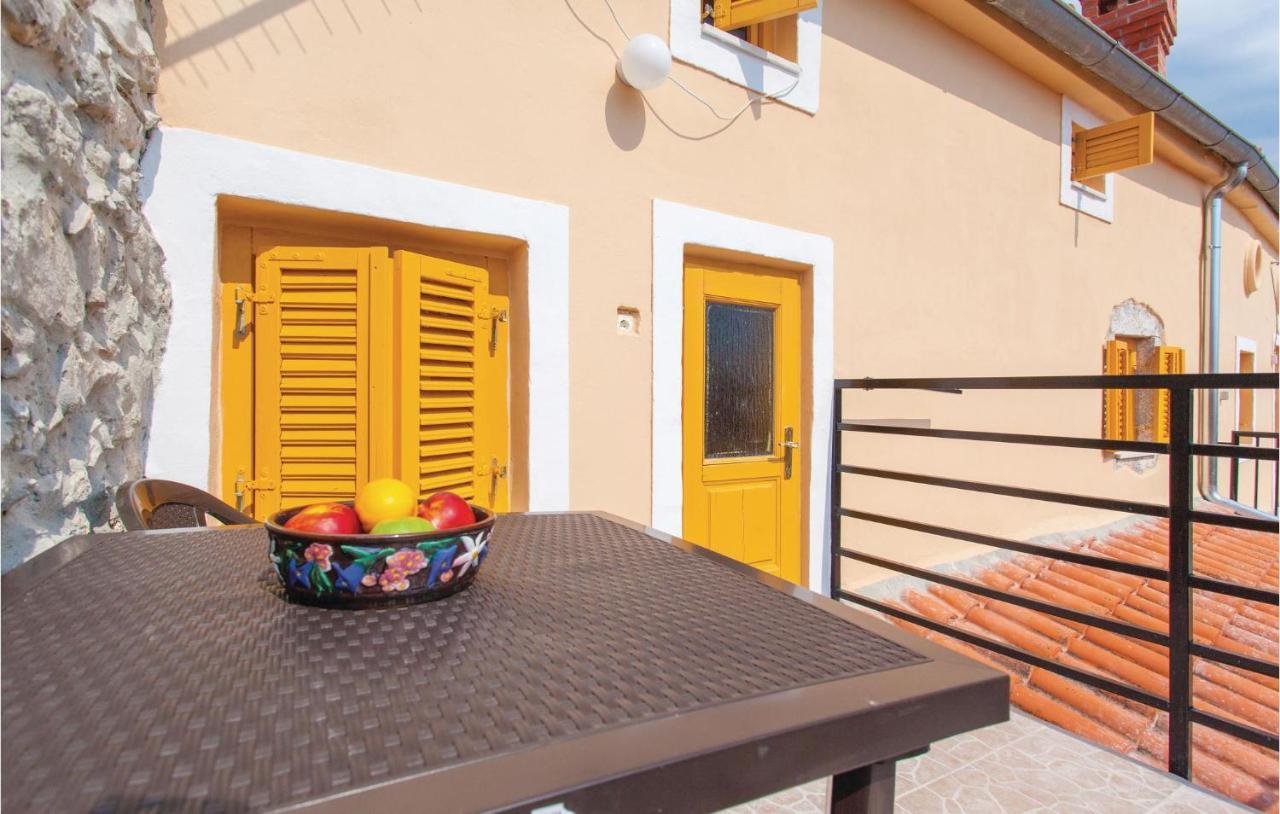 1 Bedroom Beautiful Apartment In Omišalj Esterno foto