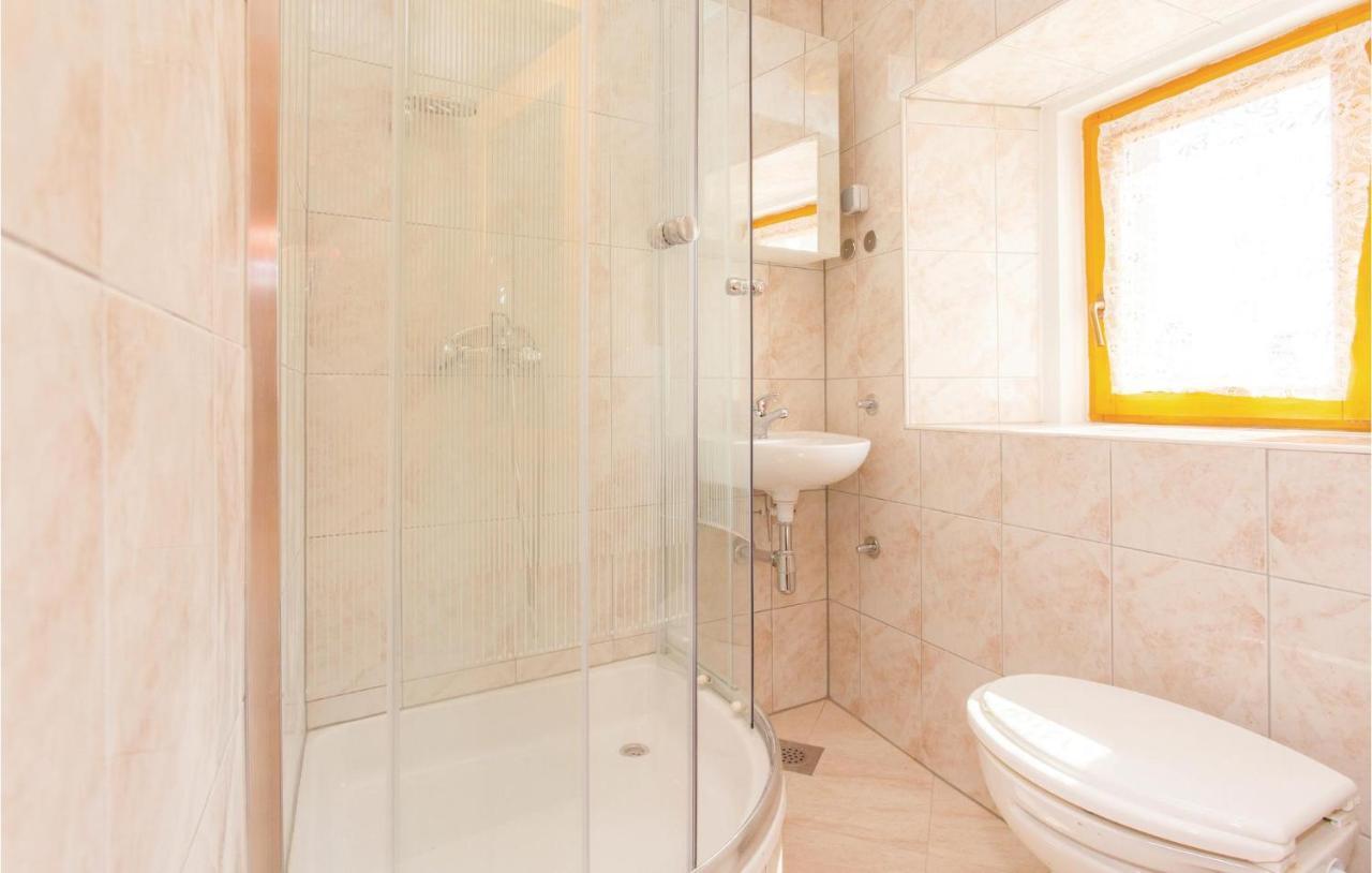 1 Bedroom Beautiful Apartment In Omišalj Esterno foto