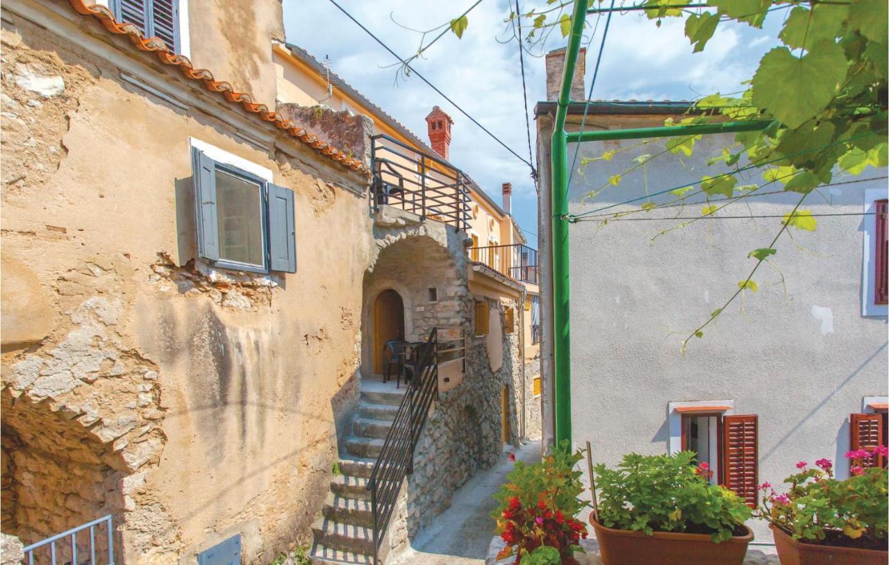 1 Bedroom Beautiful Apartment In Omišalj Esterno foto