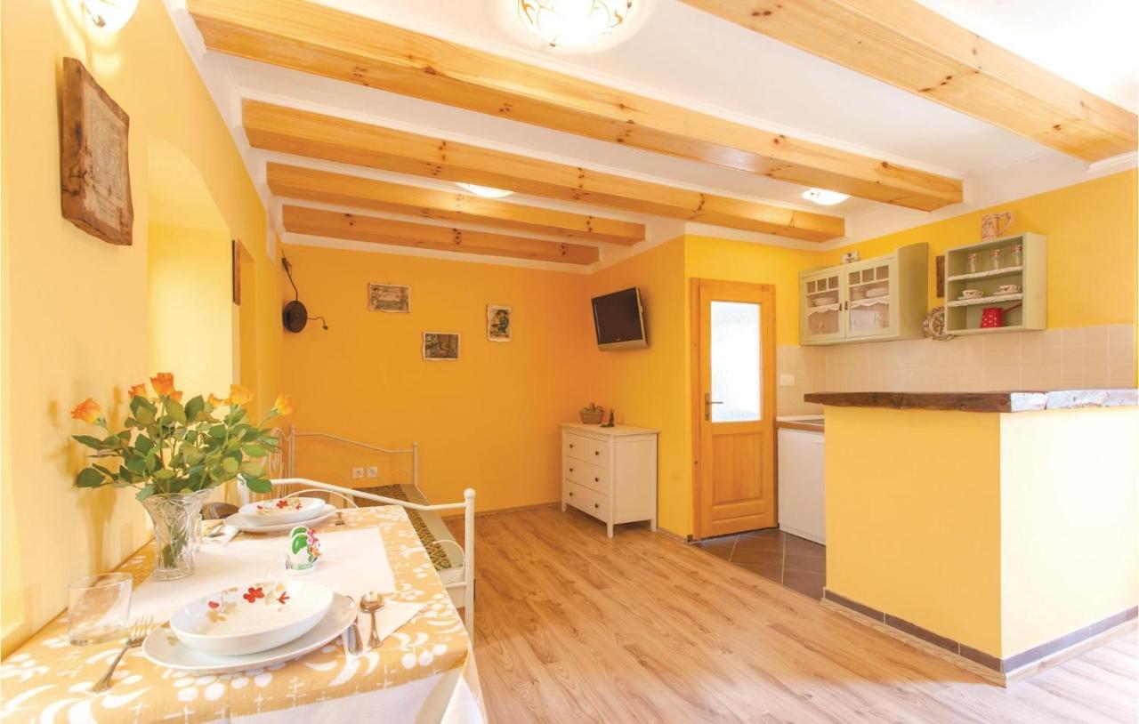 1 Bedroom Beautiful Apartment In Omišalj Esterno foto